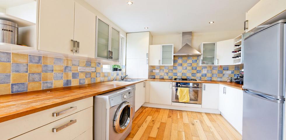 			LET , 4 Bedroom, 1 bath, 1 reception Terraced House			 Merton Road, East Putney/Wandsworth 